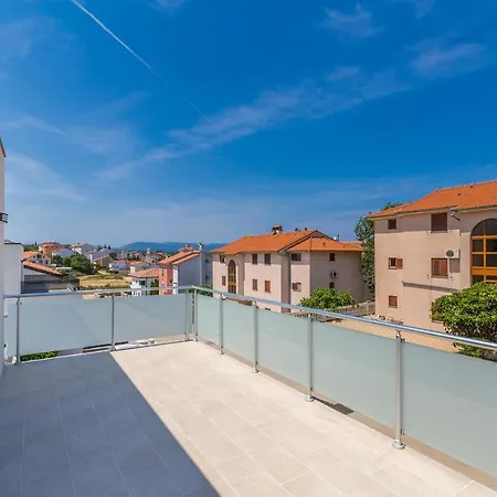 House Sunlight With Heated Pool * Malinska