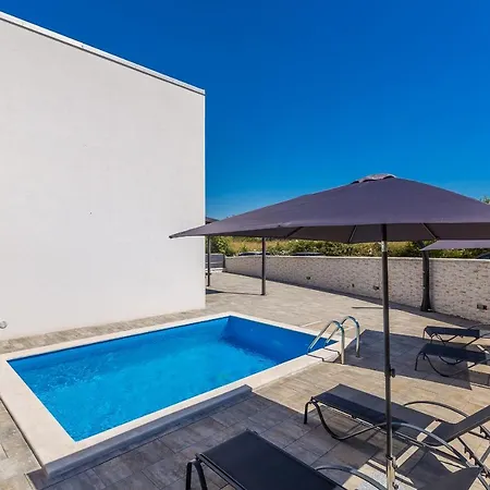 Ferienhaus House Sunlight With Heated Pool Malinska