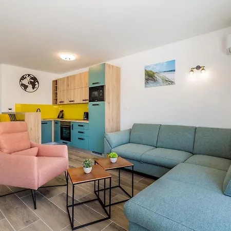 Holiday home House Sunlight With Heated Pool