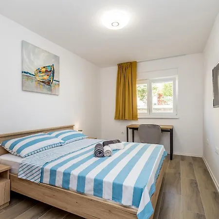 בית נופש House Sunlight With Heated Pool מאלינסקה