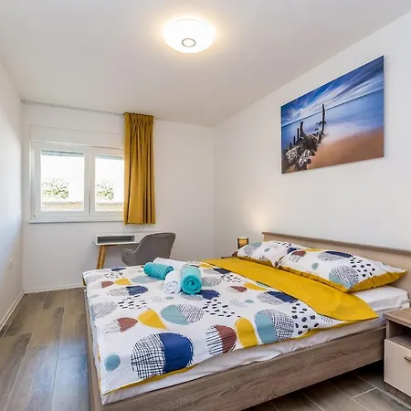 בית נופש House Sunlight With Heated Pool *
