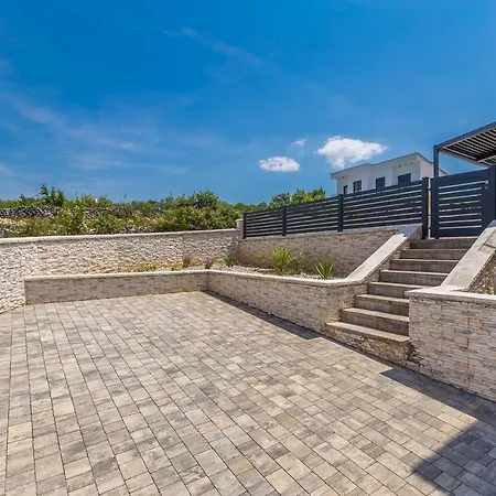 House Sunlight With Heated Pool בית נופש מאלינסקה
