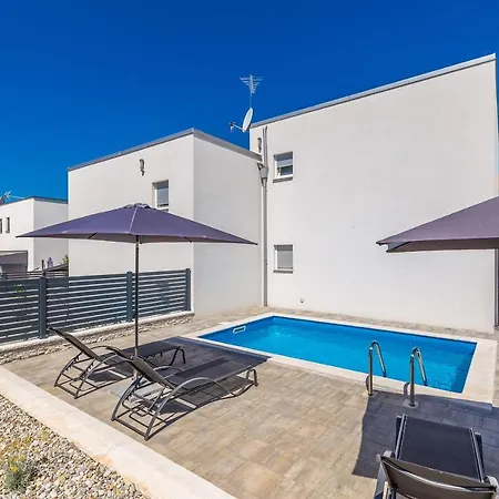 House Sunlight With Heated Pool *