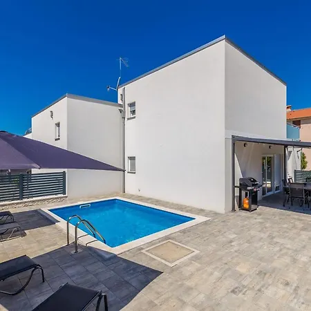 House Sunlight With Heated Pool בית נופש מאלינסקה