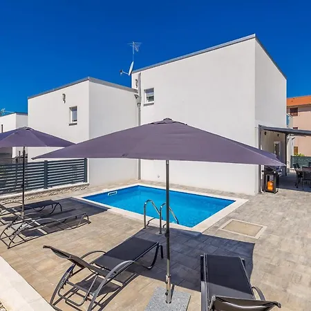 House Sunlight With Heated Pool מאלינסקה