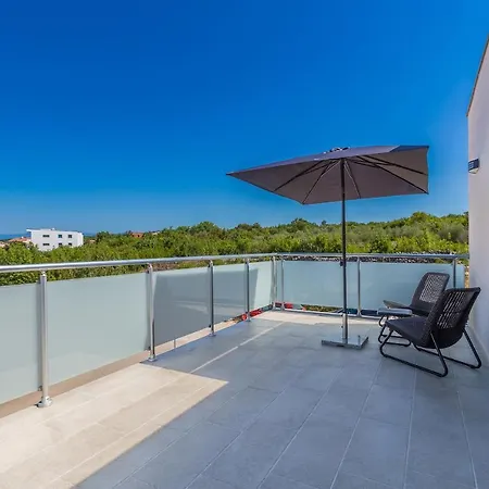 House Sunlight With Heated Pool בית נופש מאלינסקה