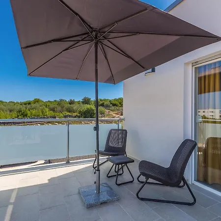 בית נופש House Sunlight With Heated Pool מאלינסקה